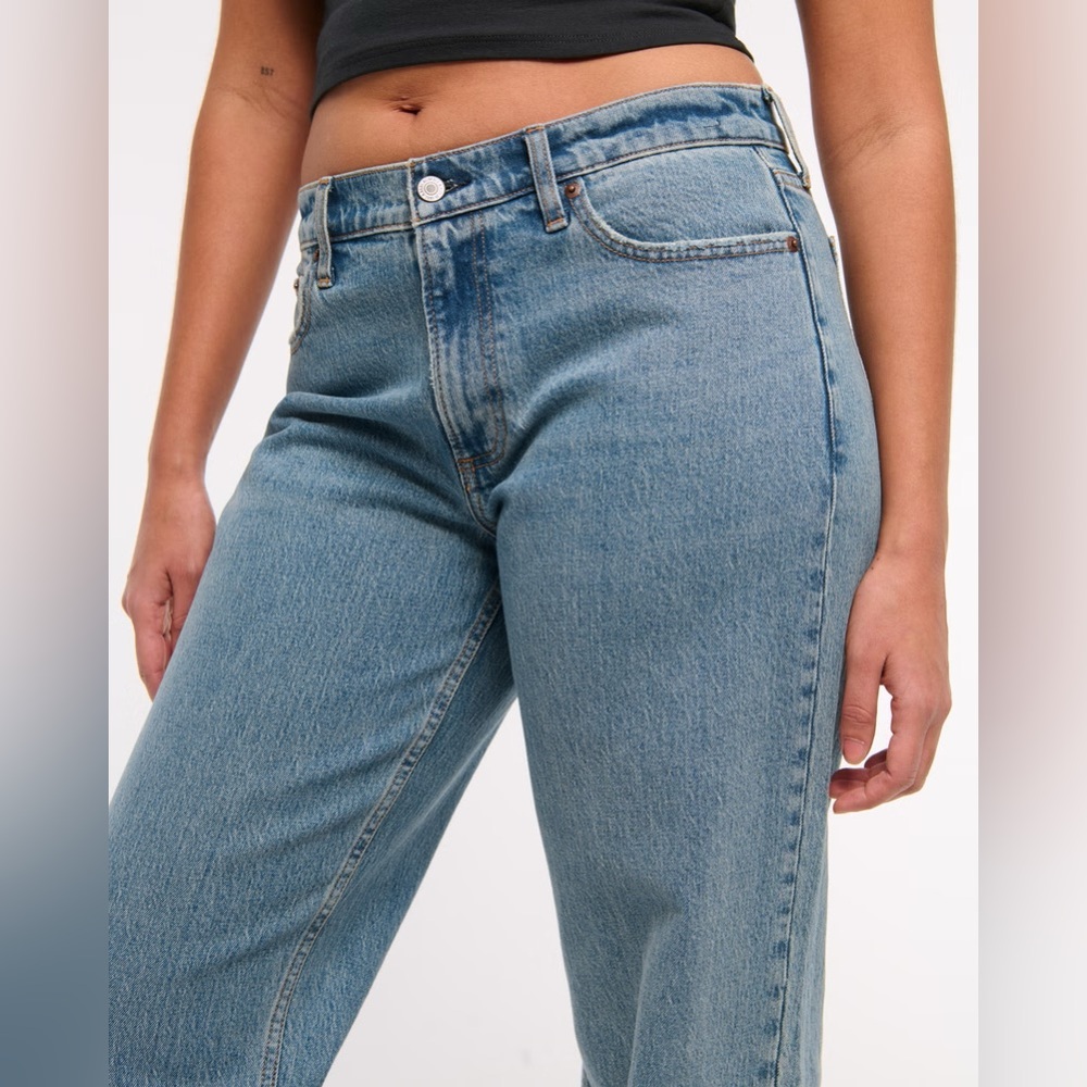 A&F | NWT Curve Love Low Rise Baggy Jean - Picture 5 of 9
